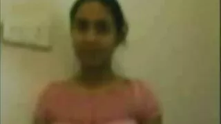 তার বান্ধবী এবং তার বাঙালি সেক্সি বিএফ প্রেমিক সঙ্গে একসঙ্গে লিঙ্গের জন্য সম্মত